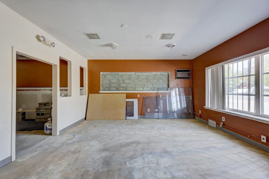 19864-19884 Kelly Rd, Harper Woods, MI for lease - Building Photo - Image 3 of 13