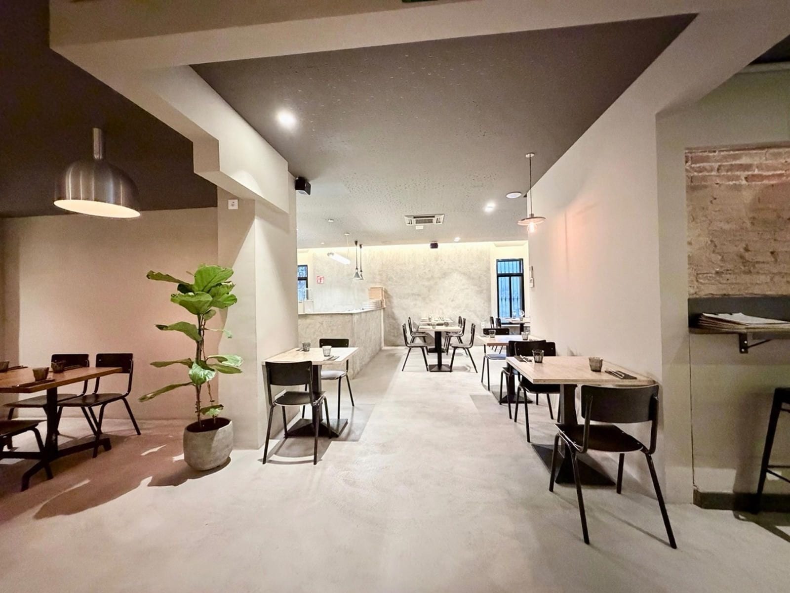Retail in Barcelona, Barcelona for lease Interior Photo- Image 1 of 25