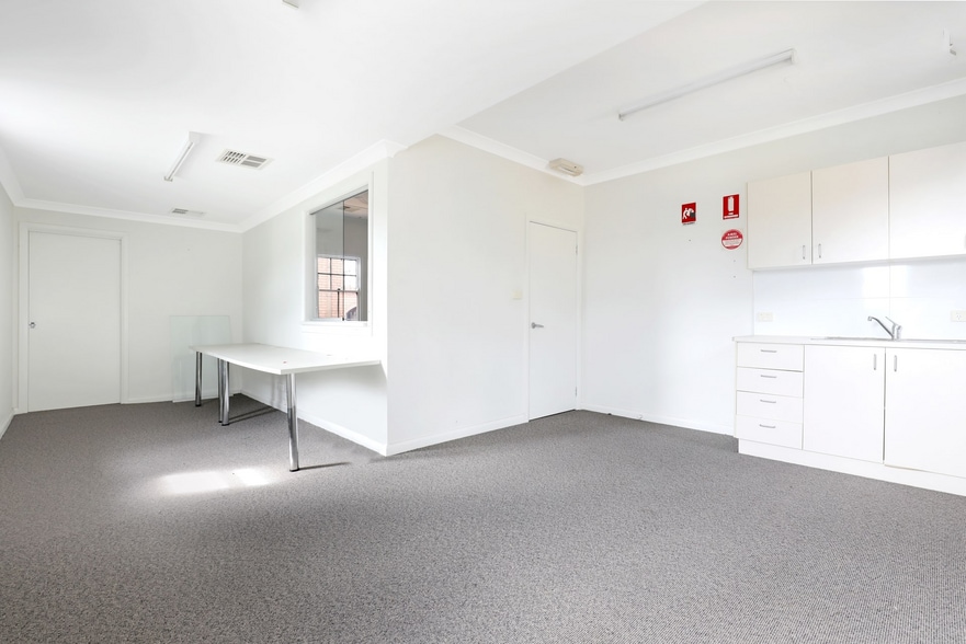 406 Crown St, Wollongong for sale - Interior Photo - Image 3 of 7