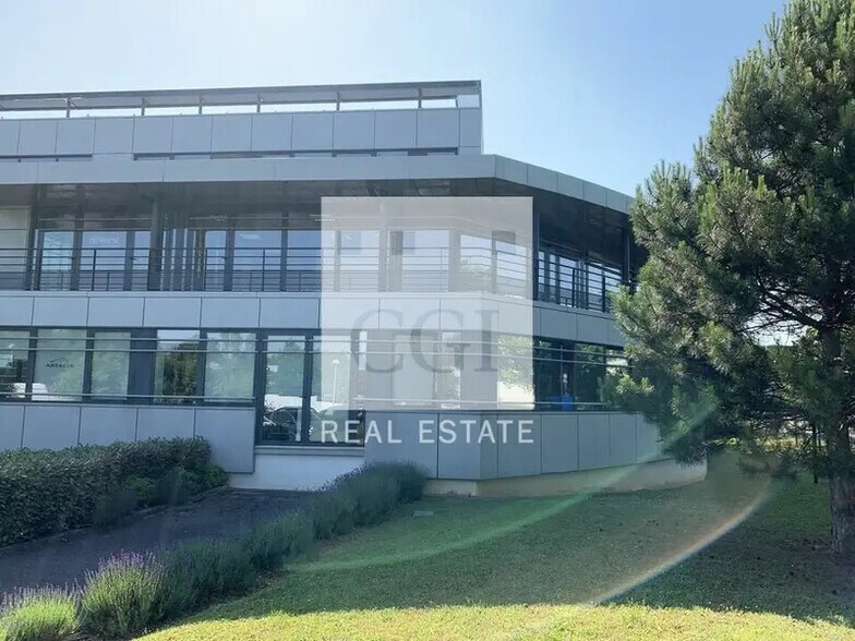 7 Place Berthe Morisot, Saint-Priest for lease - Building Photo - Image 1 of 10