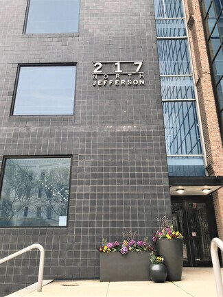 Plus de détails pour 217 N Jefferson St, Chicago, IL - Commerce de détail à louer