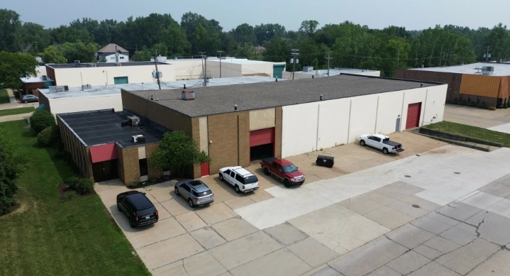 640 Minnesota Dr, Troy, MI for lease - Building Photo - Image 2 of 5