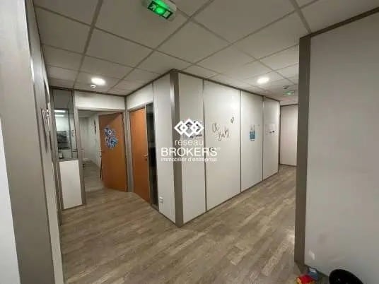 Office in Limas for lease Interior Photo- Image 1 of 1