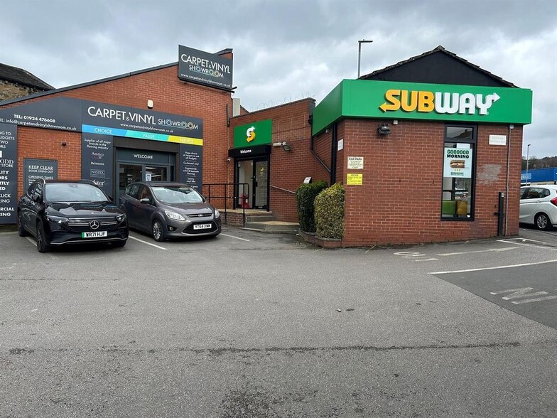 Birstall Retail Village, 895 Bradford Rd portfolio of 2 properties for sale on LoopNet.ca - Building Photo - Image 3 of 4