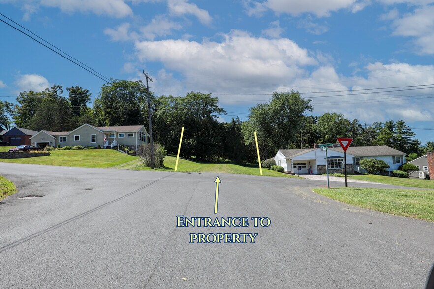 458 Lucas Ave, Kingston, NY à vendre - Photo du bâtiment - Image 3 de 11