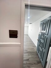 18582 Beach Blvd, Huntington Beach, CA à louer Photo intérieure- Image 1 de 2