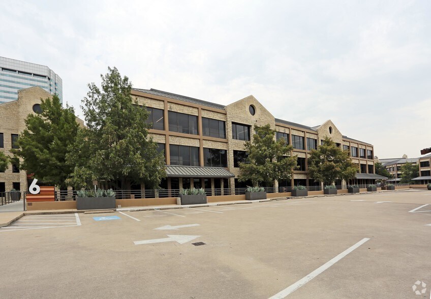 5000 Riverside Dr, Irving, TX à louer - Photo du bâtiment - Image 1 de 10