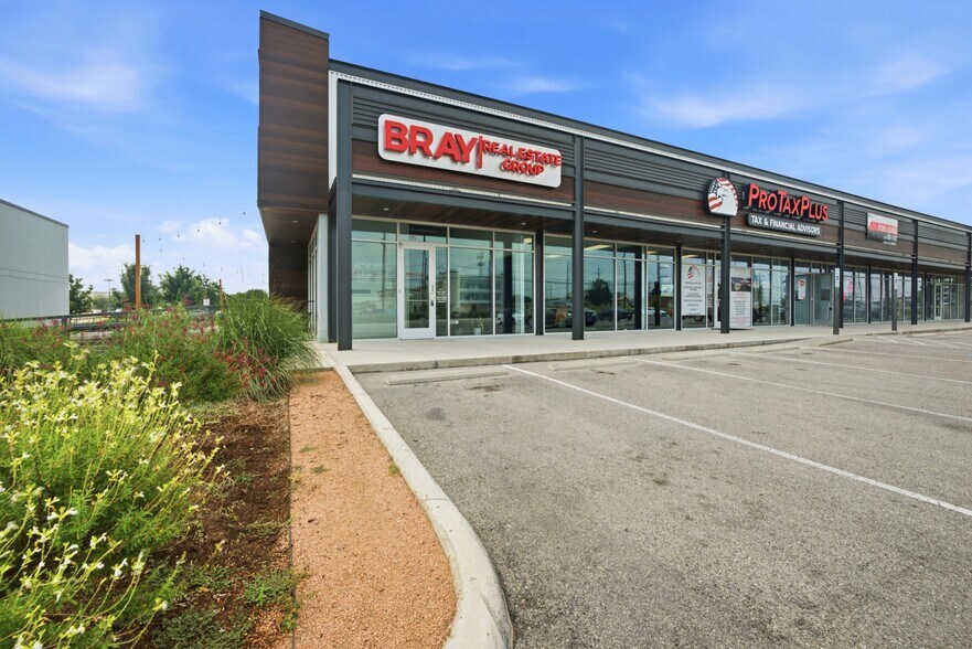 8610 Potranco Rd, San Antonio, TX à louer - Photo du bâtiment - Image 2 de 33