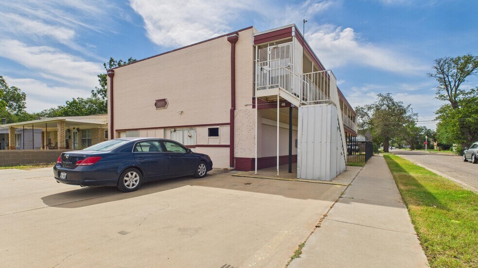 2123 15th St, Lubbock, TX à vendre - Photo du bâtiment - Image 3 de 67
