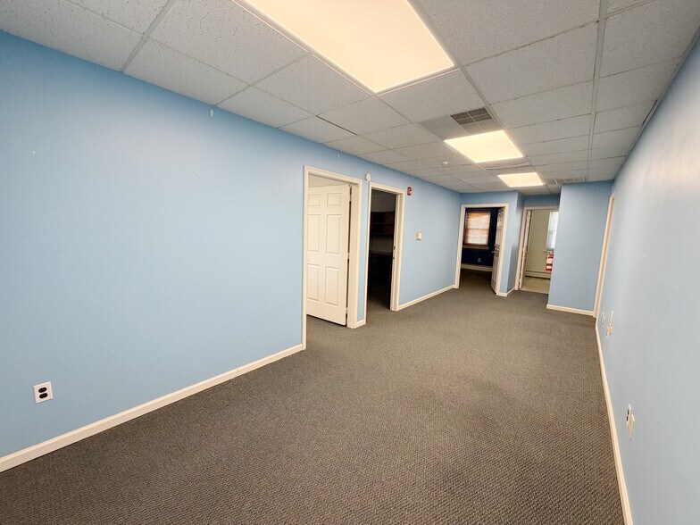 216 Cedar Ave, Willow Grove, PA à louer - Photo du bâtiment - Image 2 de 15