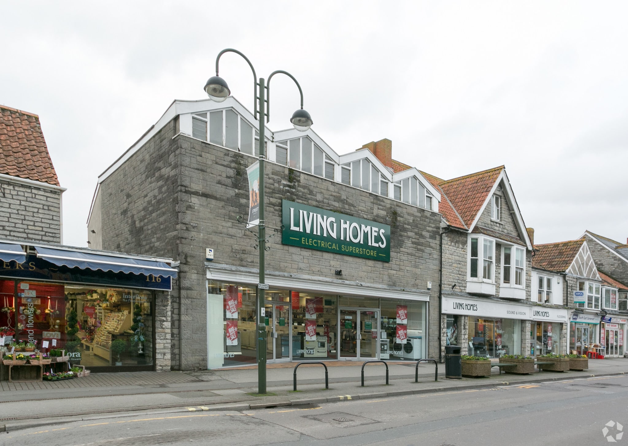 112-114 High St, Street à louer Photo principale- Image 1 de 3