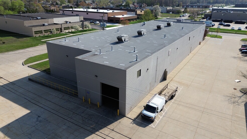 51821 Industrial Dr, Macomb Township, MI for lease - Building Photo - Image 2 of 5
