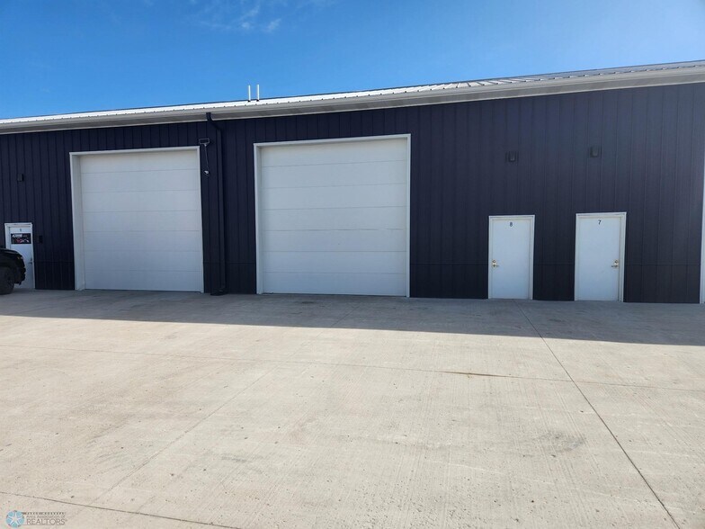 1820 Sheyenne Loop N, Fargo, ND à vendre - Photo du bâtiment - Image 1 de 1