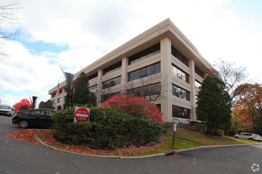150 White Plains Rd, Tarrytown, NY for lease - Building Photo - Image 3 of 9
