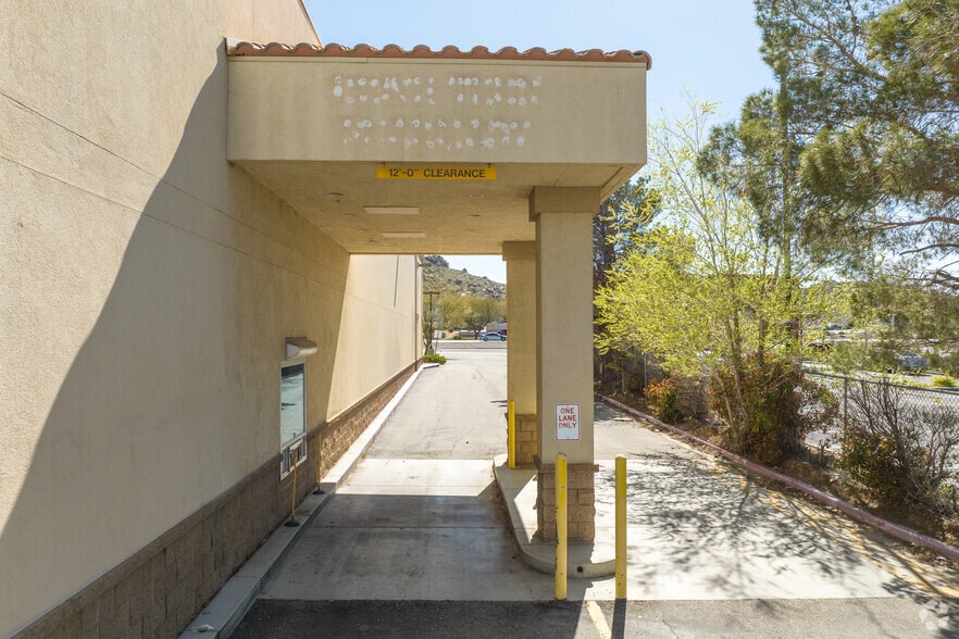 20250 Outer Hwy 18, Apple Valley, CA for lease - Building Photo - Image 3 of 6