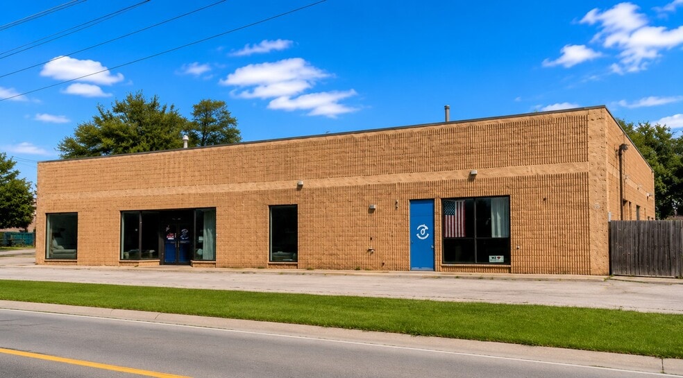 51 E Plainfield Rd, Countryside, IL à louer - Photo du bâtiment - Image 3 de 13