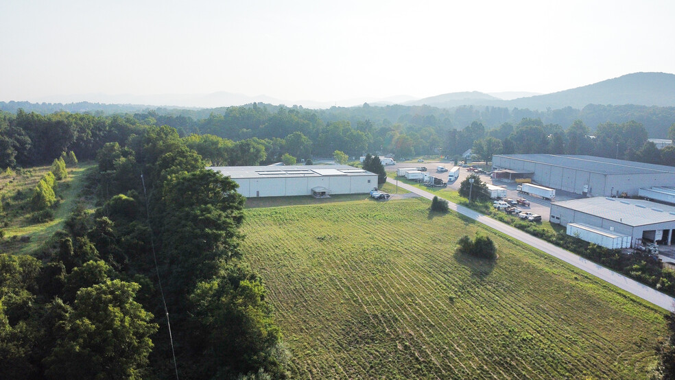 347 S Oak Ln, Waynesboro, VA for lease - Building Photo - Image 1 of 4