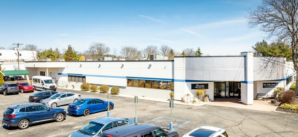 240-246 Crossways Park Dr W, Woodbury, NY à louer Photo intérieure- Image 1 de 1