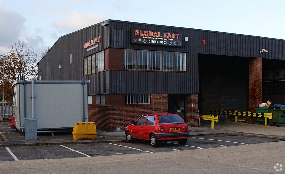 Blackthorne Rd, Slough à louer - Photo du bâtiment - Image 2 de 4