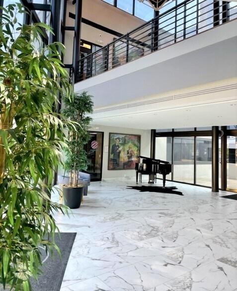 55 Music Square E, Nashville, TN à louer - Photo du bâtiment - Image 2 de 9