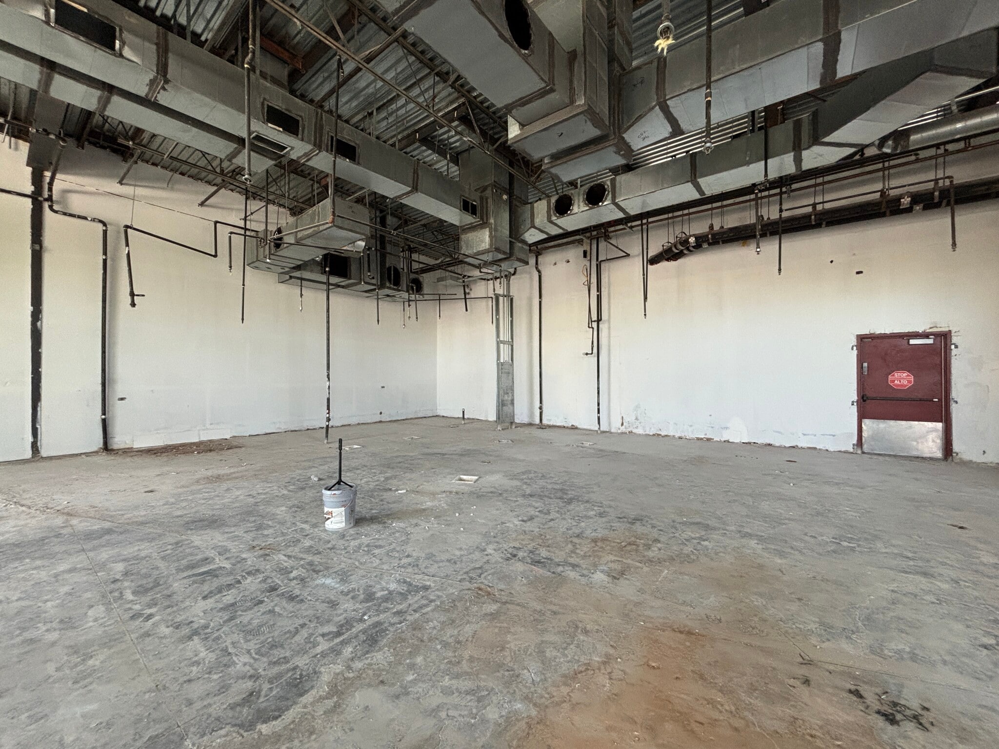 Lankershim Blvd, North Hollywood, CA for lease Interior Photo- Image 1 of 9
