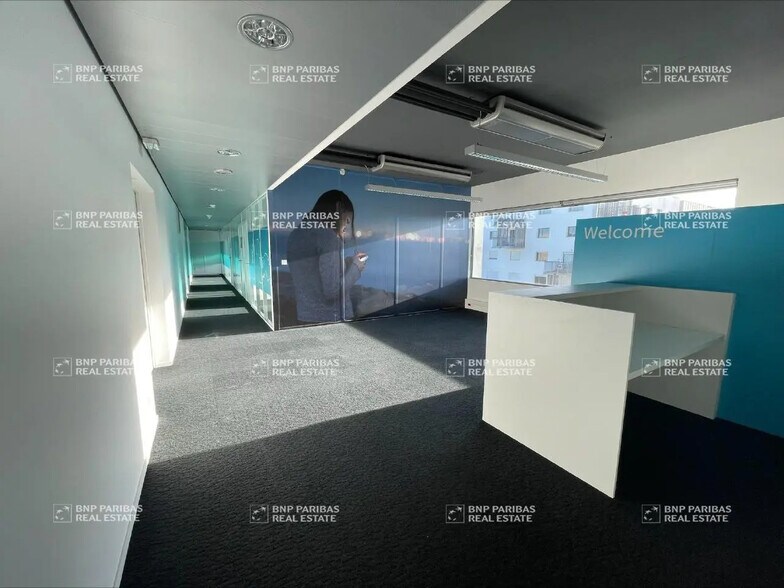 Bureau dans Saint-Jacques-de-la-Lande à louer - Photo du bâtiment - Image 3 de 41