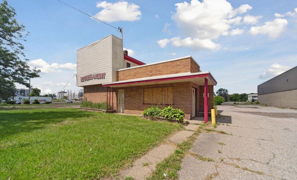 719 N Larch St, Lansing, MI à vendre - Photo du bâtiment - Image 2 de 21