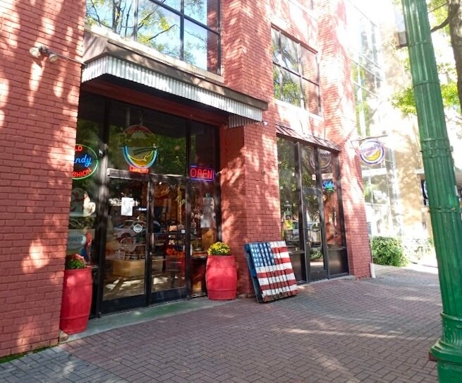 429 Broad St, Chattanooga, TN à louer - Photo du bâtiment - Image 2 de 5