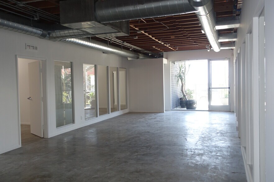 818 N La Brea Ave, Los Angeles, CA à vendre - Photo du bâtiment - Image 2 de 11