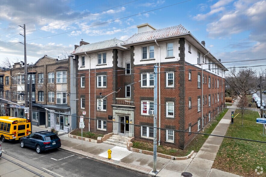 1836 Queen St, Toronto, ON à vendre - Photo principale - Image 1 de 1