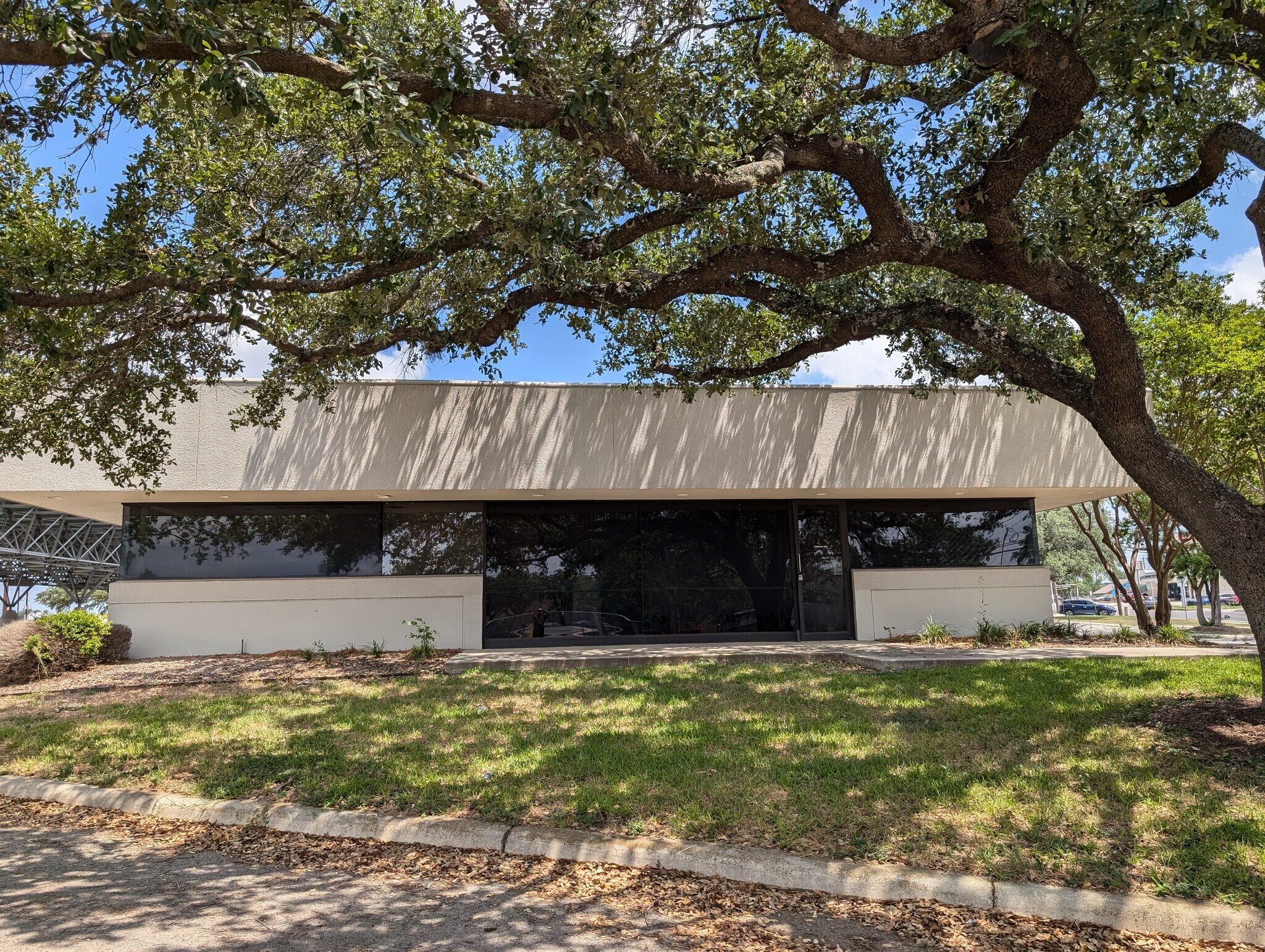 8047 Midcrown Dr, San Antonio, TX for lease Building Photo- Image 1 of 20