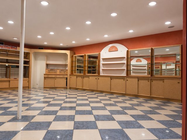 Retail in Chalon-sur-Saône for sale - Interior Photo - Image 2 of 4
