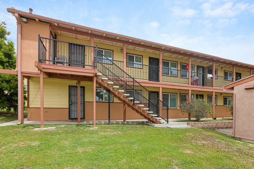 2220 Dunlop St, San Diego, CA à vendre - Photo du bâtiment - Image 1 de 7