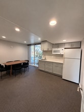 850 E Chapman Ave, Orange, CA à louer Photo intérieure- Image 2 de 3