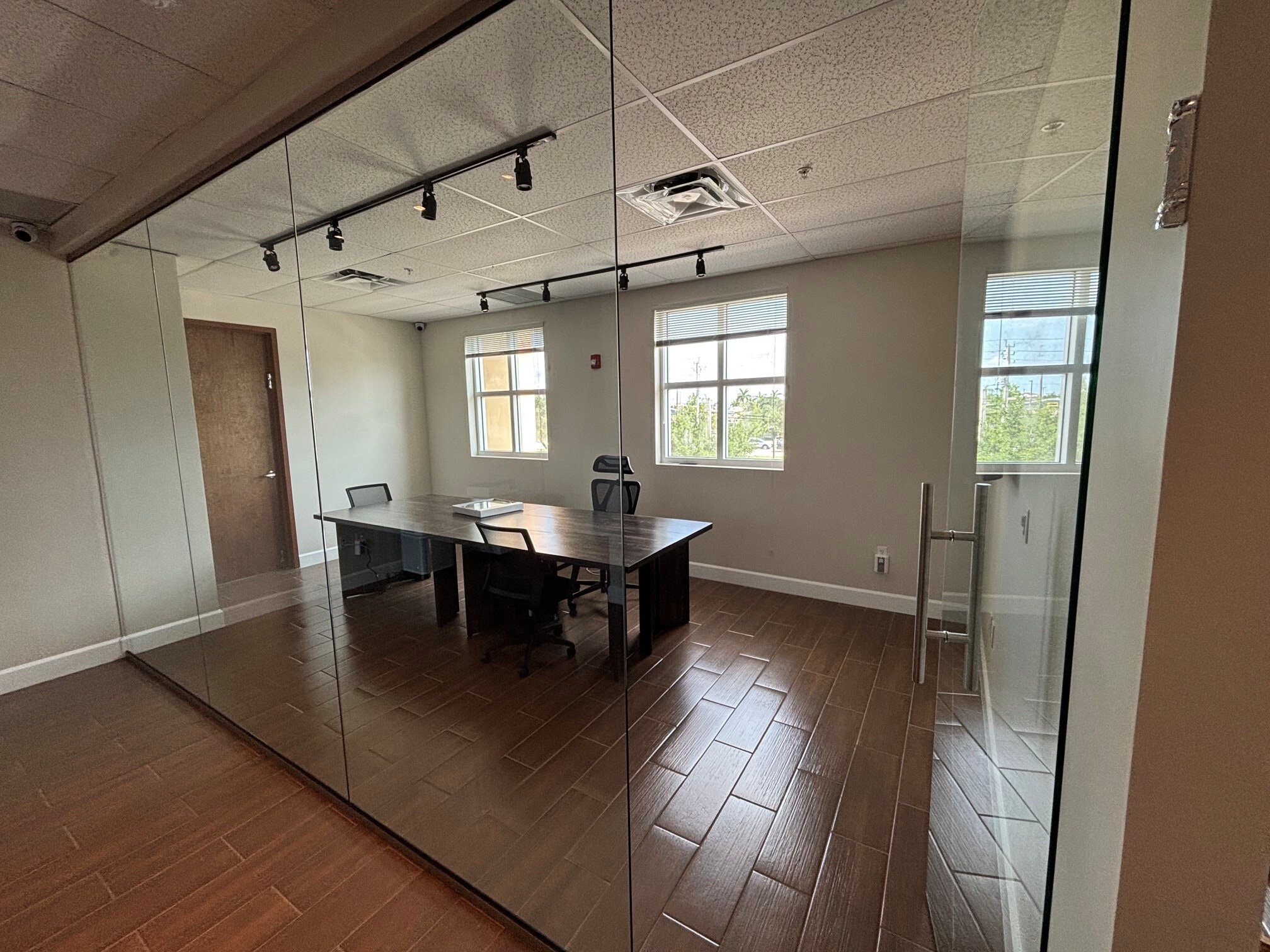 15800-15880 Pines Blvd, Pembroke Pines, FL for lease Interior Photo- Image 1 of 5