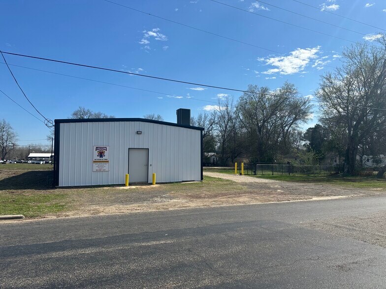 303 S Main St, Gladewater, TX à vendre - Photo du bâtiment - Image 2 de 6