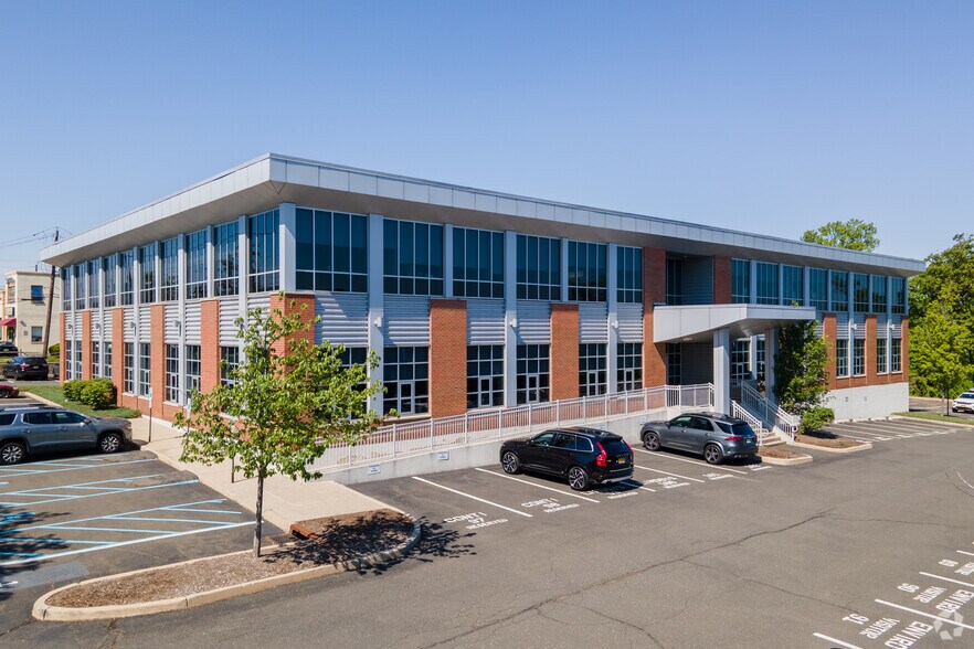 180 Sylvan Ave, Englewood Cliffs, NJ à louer - Photo du bâtiment - Image 1 de 4