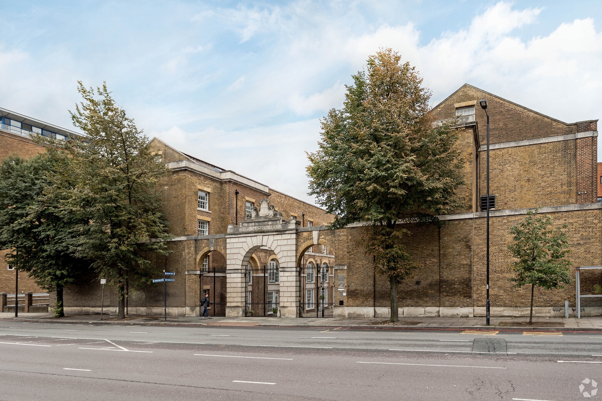 350 The Highway, London for sale Primary Photo- Image 1 of 7