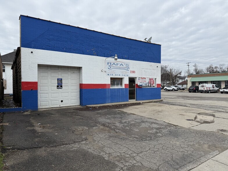 2203 S Division Ave, Grand Rapids, MI à vendre - Photo du bâtiment - Image 2 de 3