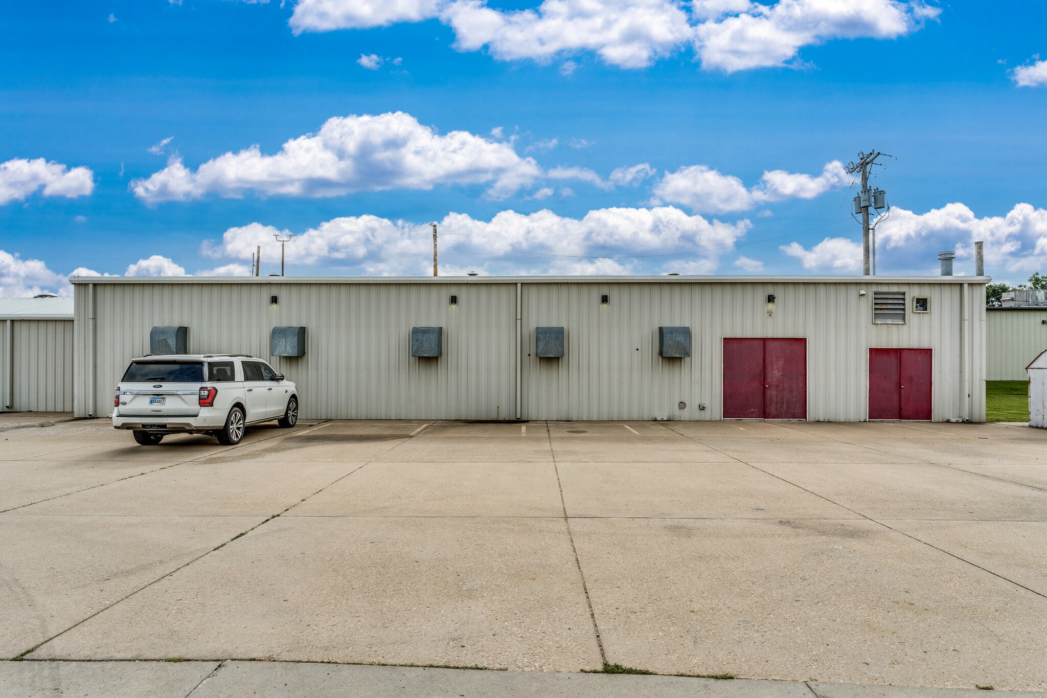 820 E Crawford St, Salina, KS for lease Primary Photo- Image 1 of 8