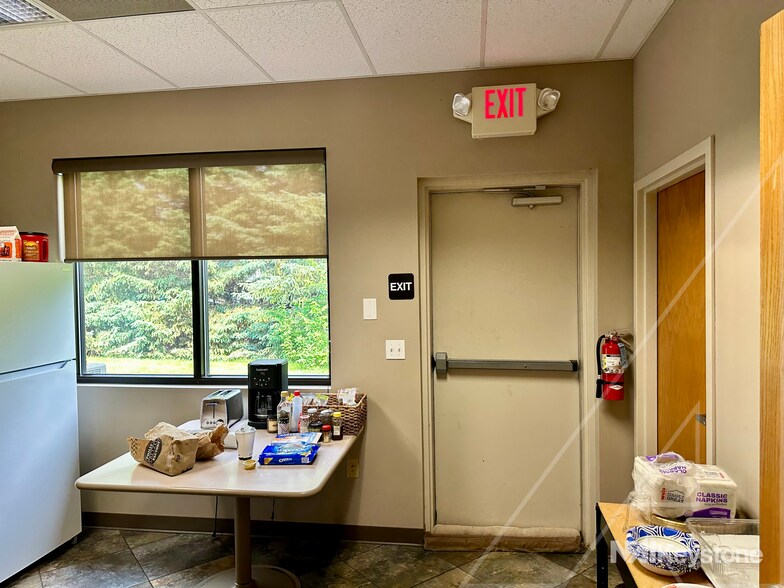 45 Commerce Dr, Wyomissing, PA à louer - Photo du bâtiment - Image 3 de 20