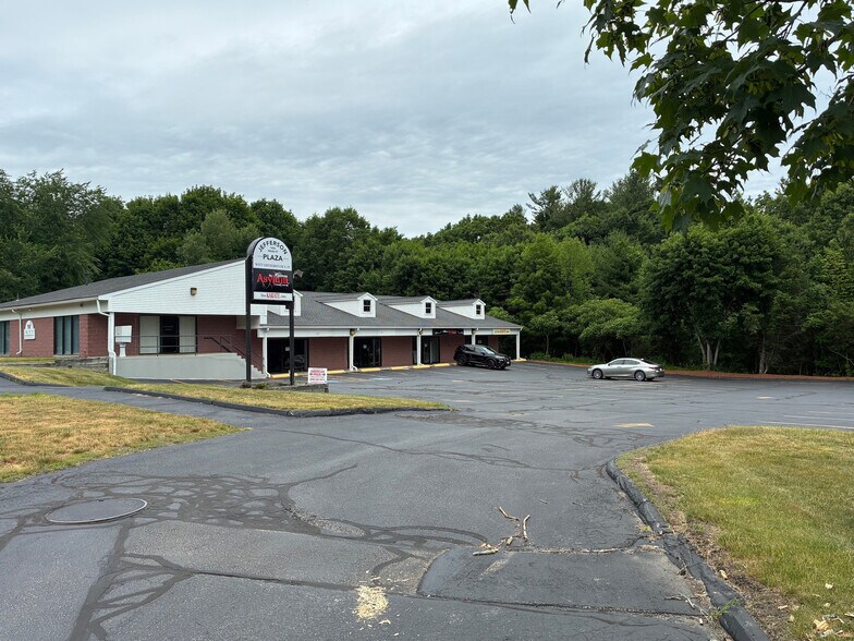 1406 Main St, Holden, MA à louer - Photo du bâtiment - Image 2 de 5