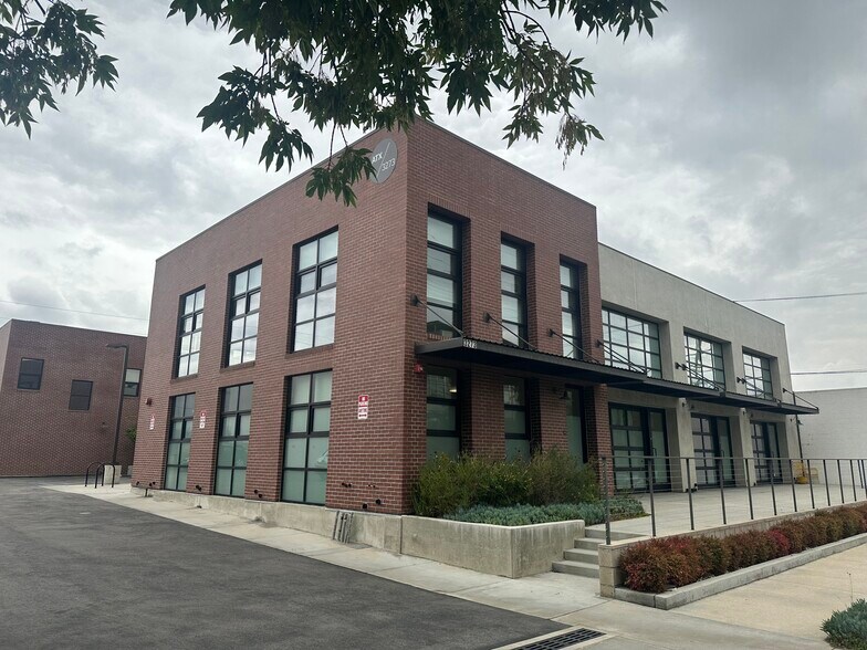 3273 Casitas Ave, Los Angeles, CA à louer - Photo du bâtiment - Image 3 de 13