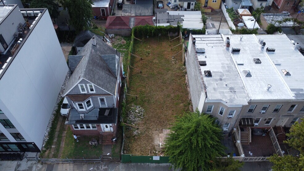 274 E 32nd St, Brooklyn, NY à vendre - Photo du bâtiment - Image 2 de 2