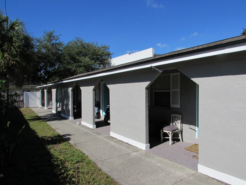 932 22nd St S, Saint Petersburg, FL à vendre - Photo du bâtiment - Image 3 de 11