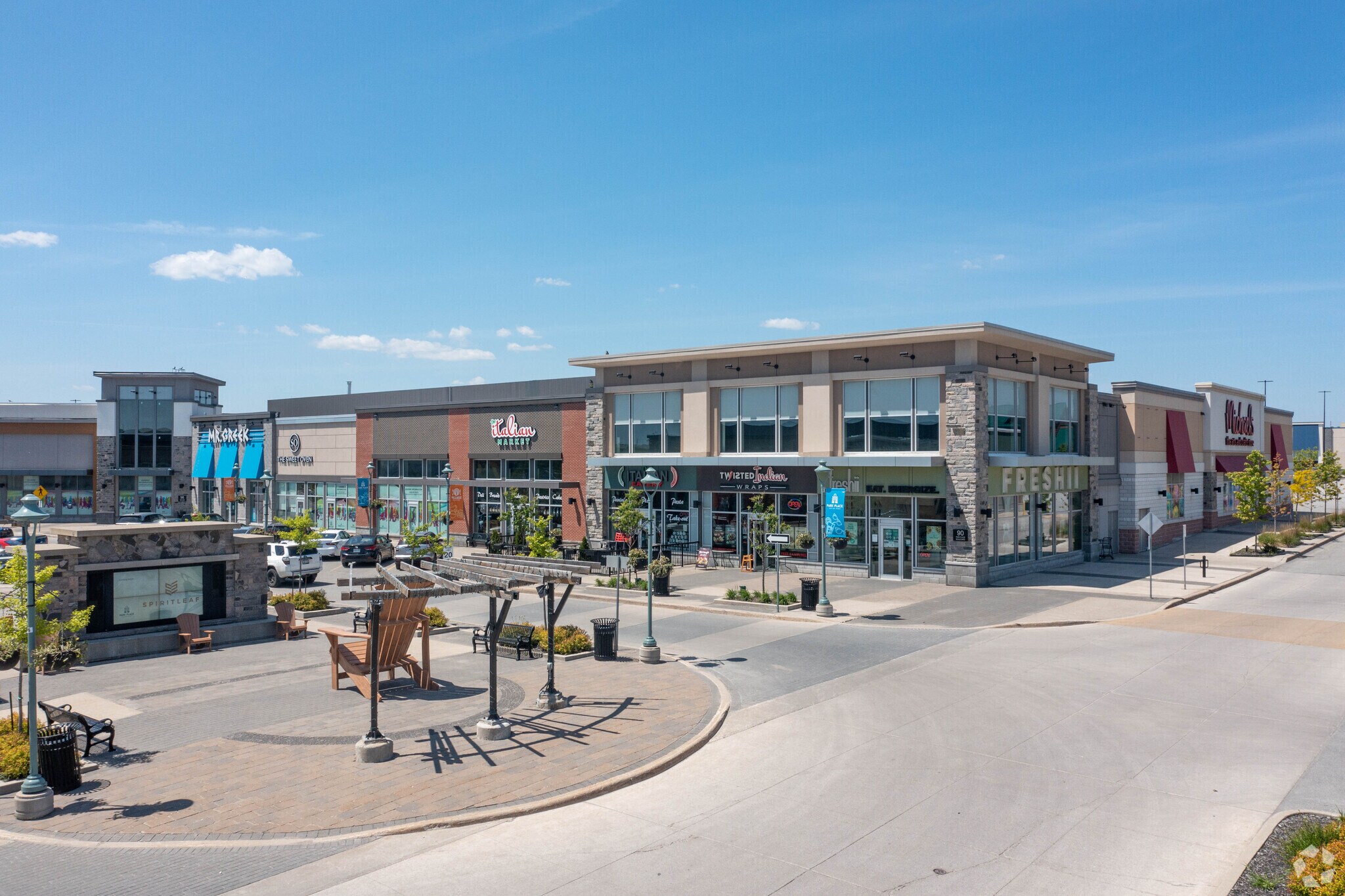 100 Mapleview Dr, Barrie, ON for sale Primary Photo- Image 1 of 1