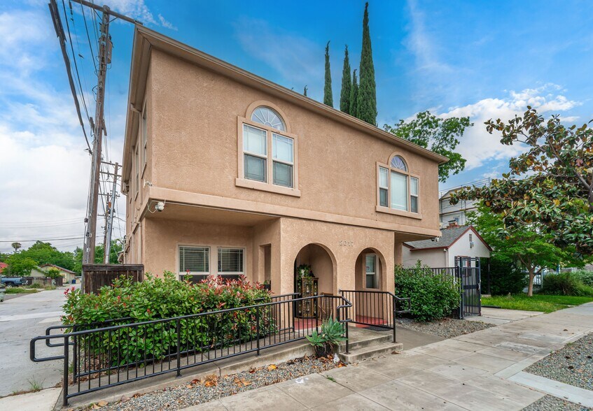 2017 30th St, Sacramento, CA à vendre - Photo du bâtiment - Image 1 de 22
