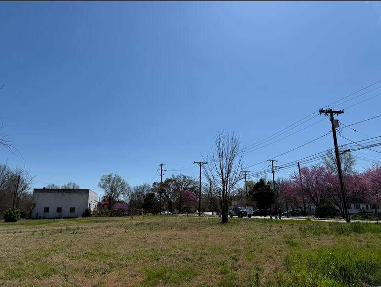 1201 Martin Luther King Jr dr, Greensboro, NC for sale - Primary Photo - Image 1 of 7