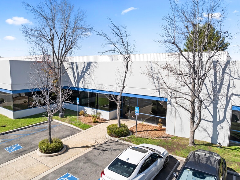 94 W Cochran St, Simi Valley, CA for sale - Building Photo - Image 1 of 21