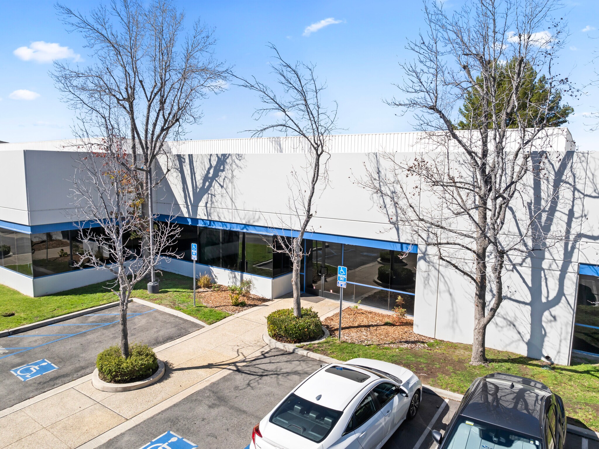 94 W Cochran St, Simi Valley, CA à vendre Photo du bâtiment- Image 1 de 22